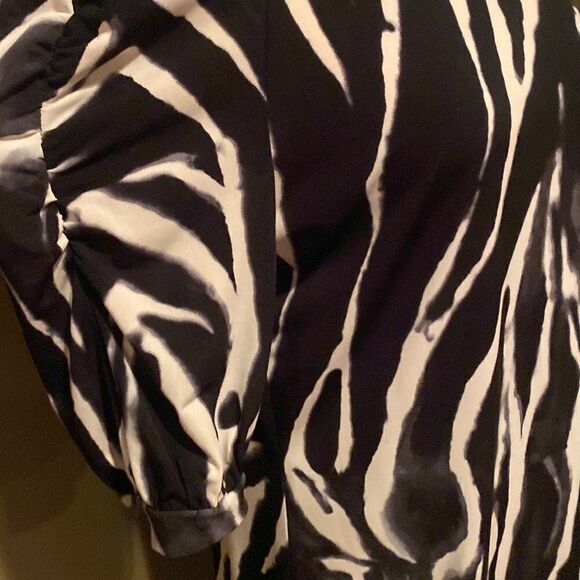 Chico’s Animal Print Dress Size Medium Black & White - Picture 4 of 9